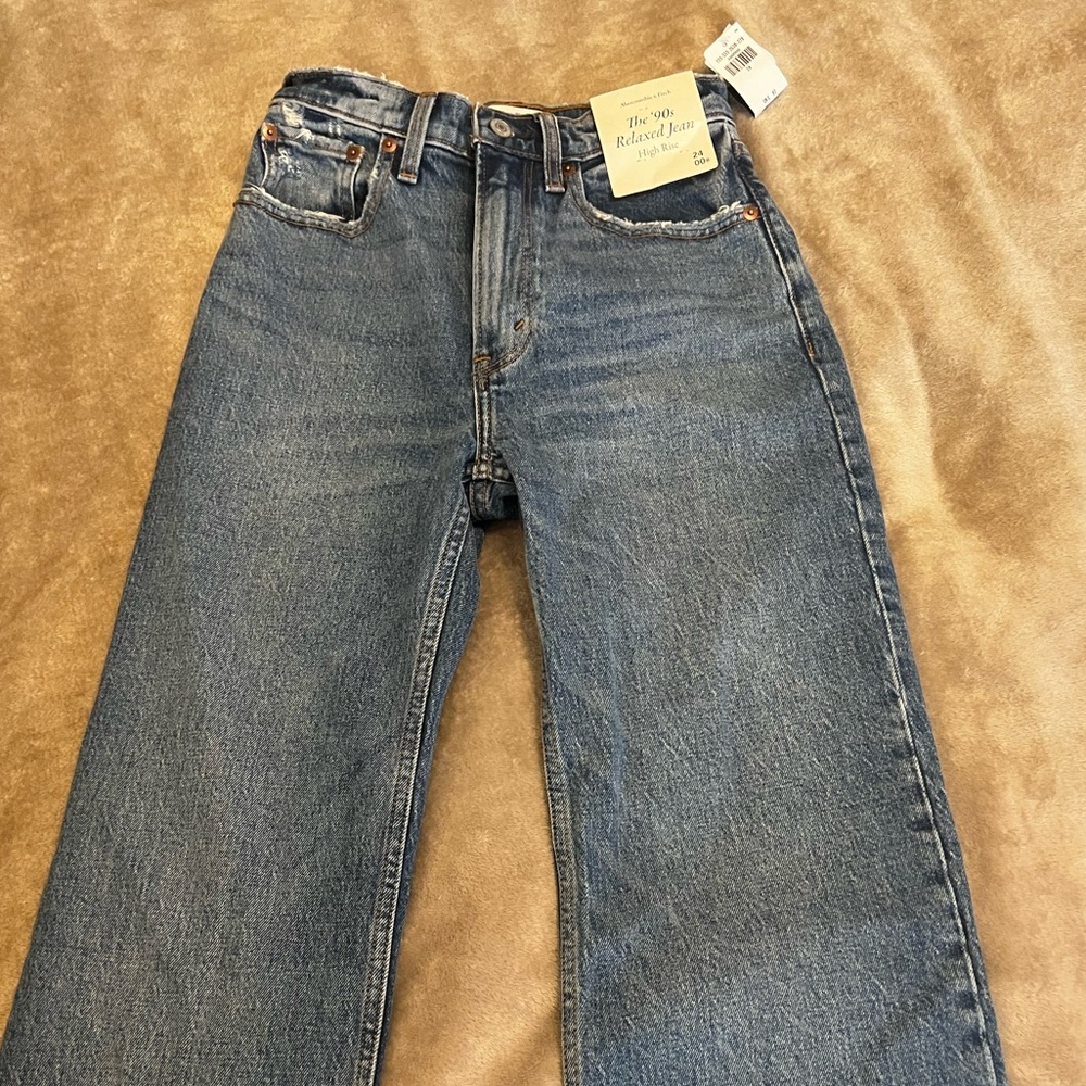 Abercrombie 90’s Relaxed Jean size 00/24
